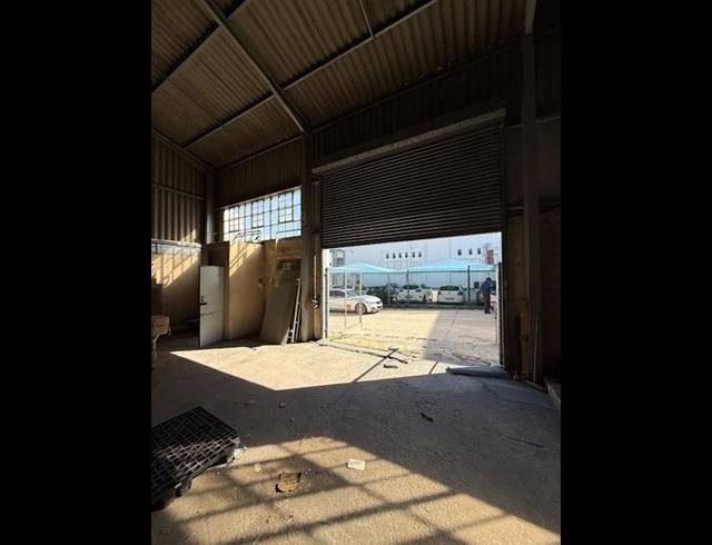 INDUSTRIAL PROPERTY TO RENT IN NORTH END